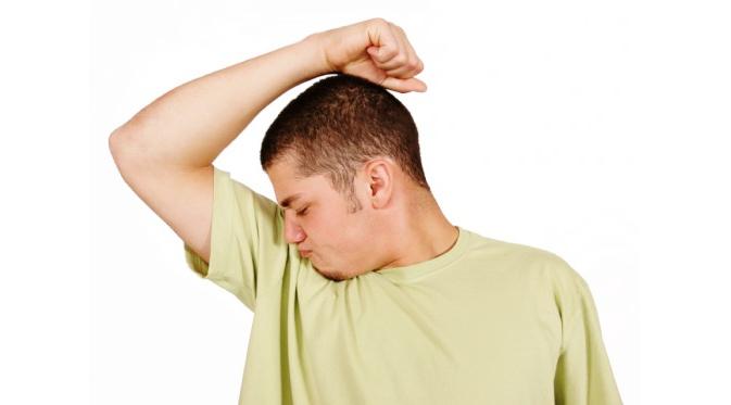 Cara Menghilangkan Bau Keringat di Pakaian